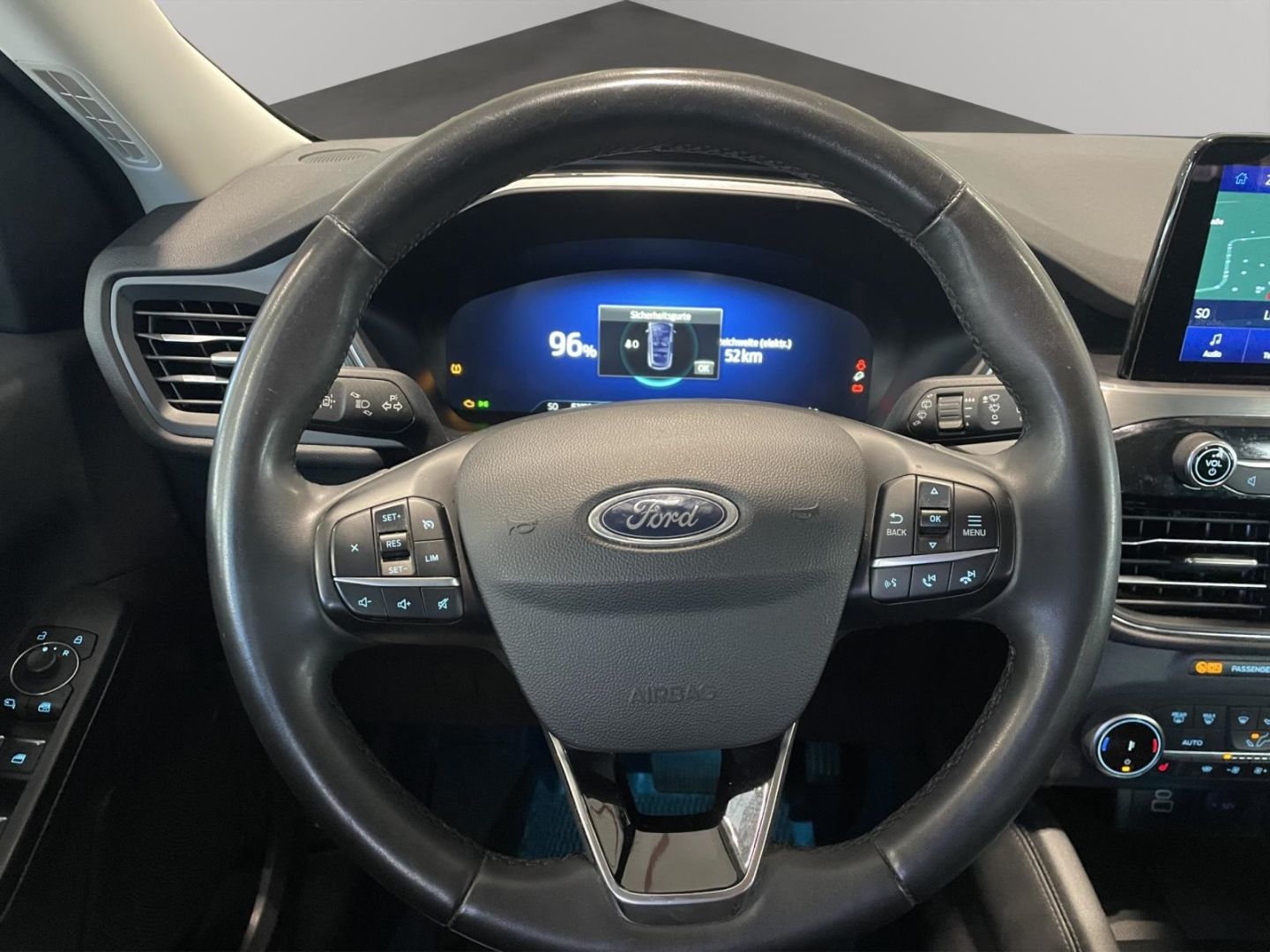 Fahrzeugabbildung Ford Kuga Plug-In Hybrid Titanium LED WINTERPAKET