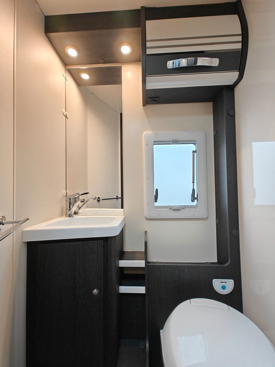 Fahrzeugabbildung Roller Team Kronos 287 TL - Face2Face, Hubbett, Einzelbetten