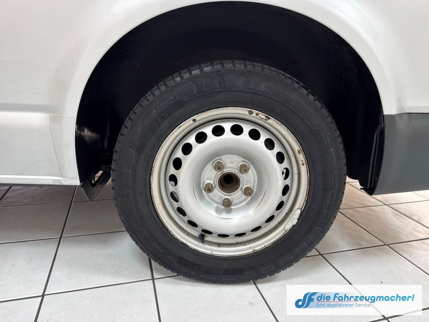 Fahrzeugabbildung Volkswagen T6.1 Transporter Kasten FWD Navi LED ACC Apple C