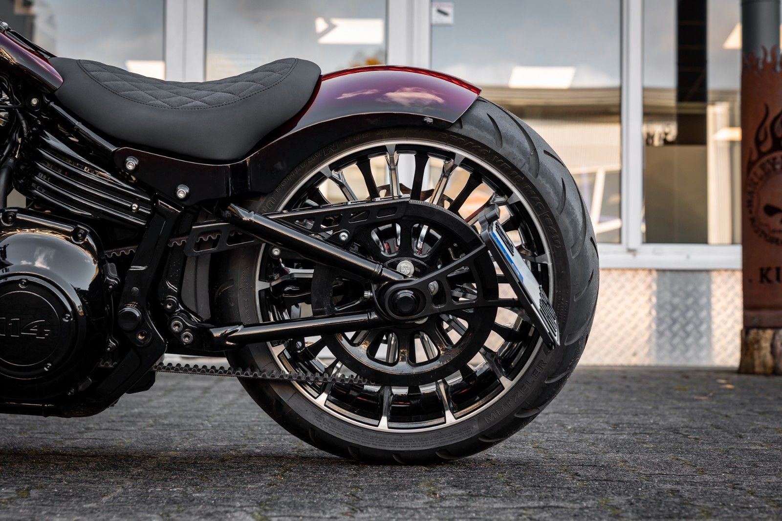 Fahrzeugabbildung Harley-Davidson FAT BOY FLFBS 114 MY24 - JEKILL&HYDE - CUSTOM