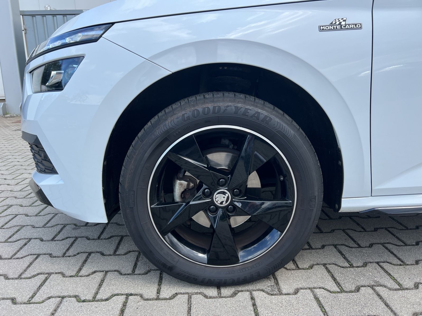 Fahrzeugabbildung SKODA Kamiq Monte Carlo TSI LED ACC PANO SHZ KAMERA KL