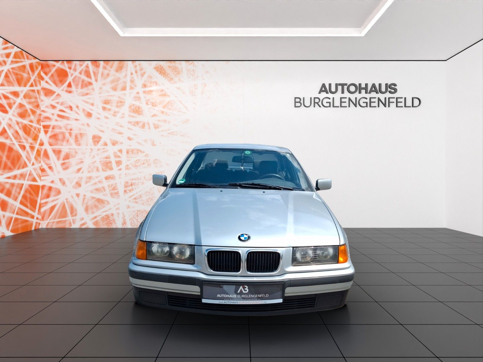 Fahrzeugabbildung BMW 318 ! Schiebedach ! SHZ ! PDC ! TÜV 05/26