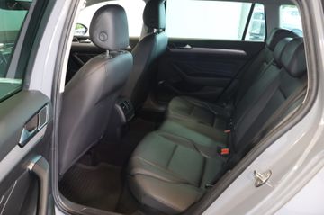 Volkswagen Passat Variant - 11