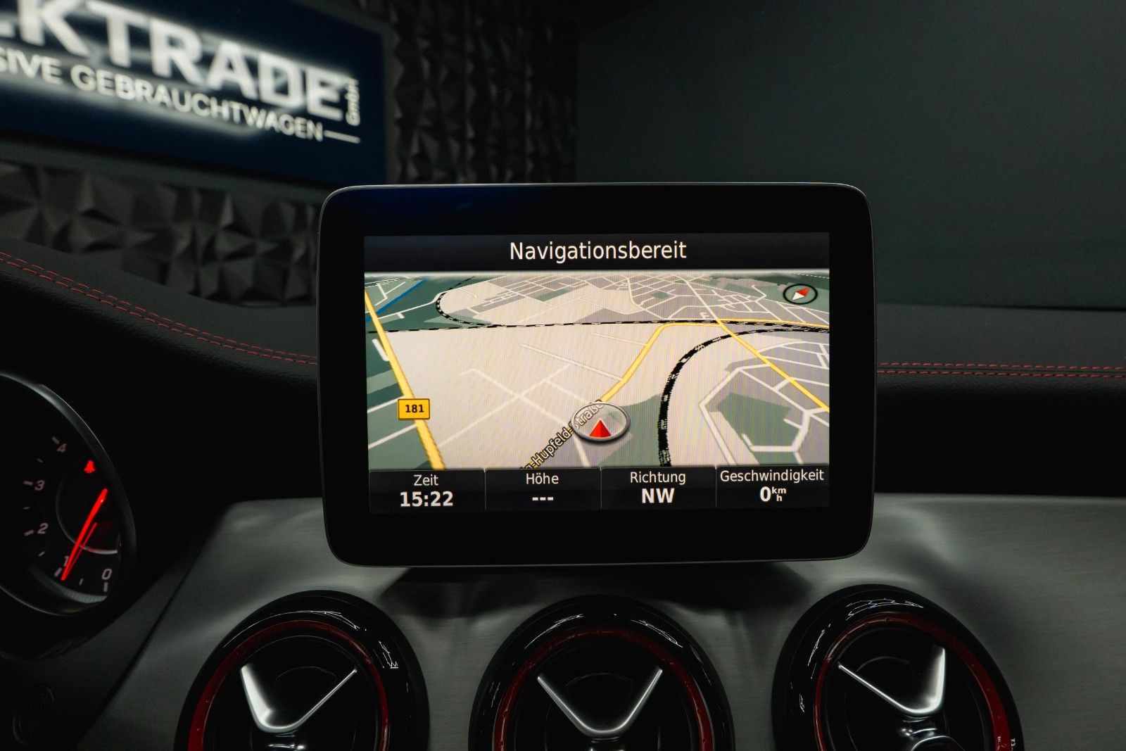 Fahrzeugabbildung Mercedes-Benz CLA 45 AMG 4Matic Performance Night *Pano*LED*