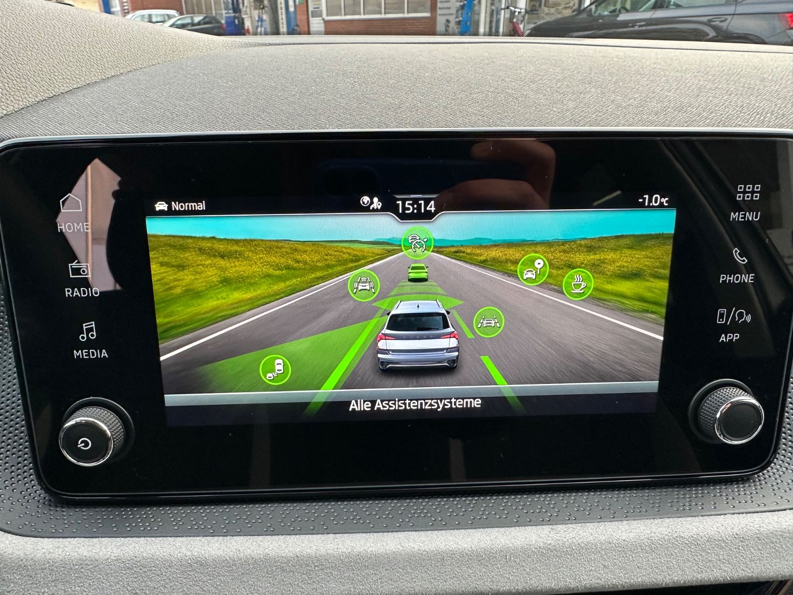 Fahrzeugabbildung SKODA Kamiq 1.0 TSI Selection DSG ACC/LED/PDC/eHeck