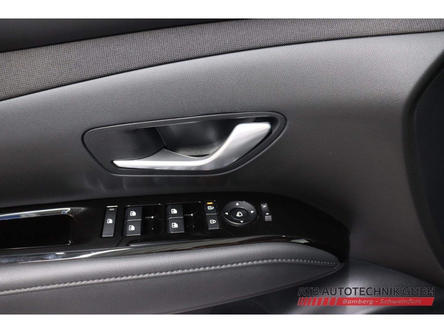 Fahrzeugabbildung Hyundai Tucson Trend PHEV 1.6 T-GDi 6-AT 4WD Navi Digita