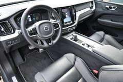 Fahrzeugabbildung Volvo XC60 T8 Twin Engine AWD R-Design*STDHZG*360°*AHK