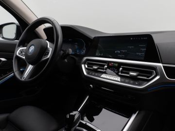 Fahrzeugabbildung BMW 330e xD Sport Line 360°DAB Stop&Go LED Alarm AHK