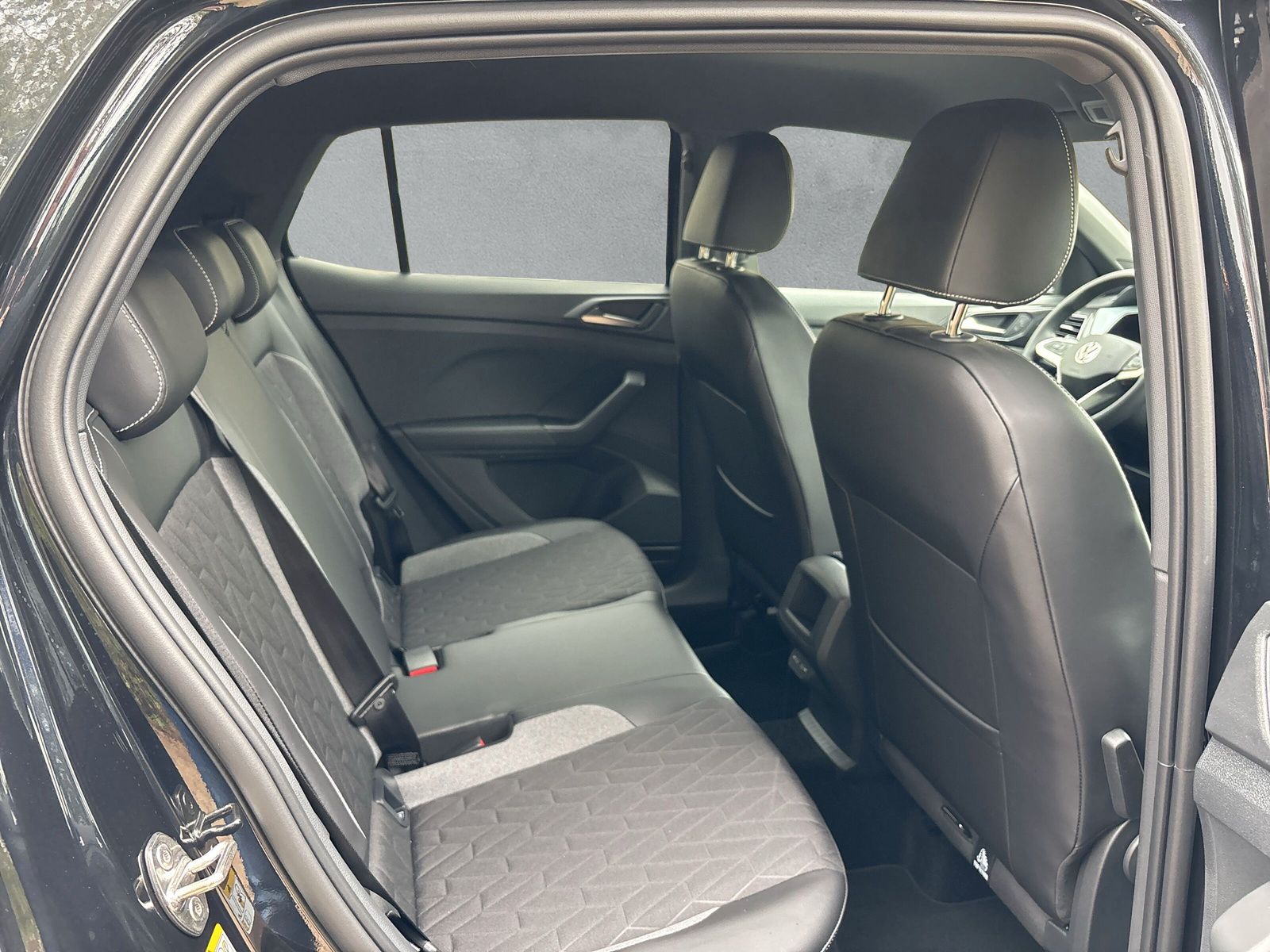 Fahrzeugabbildung Volkswagen T-Cross Life 1,5 110 kW 7-Gang DSG Energy