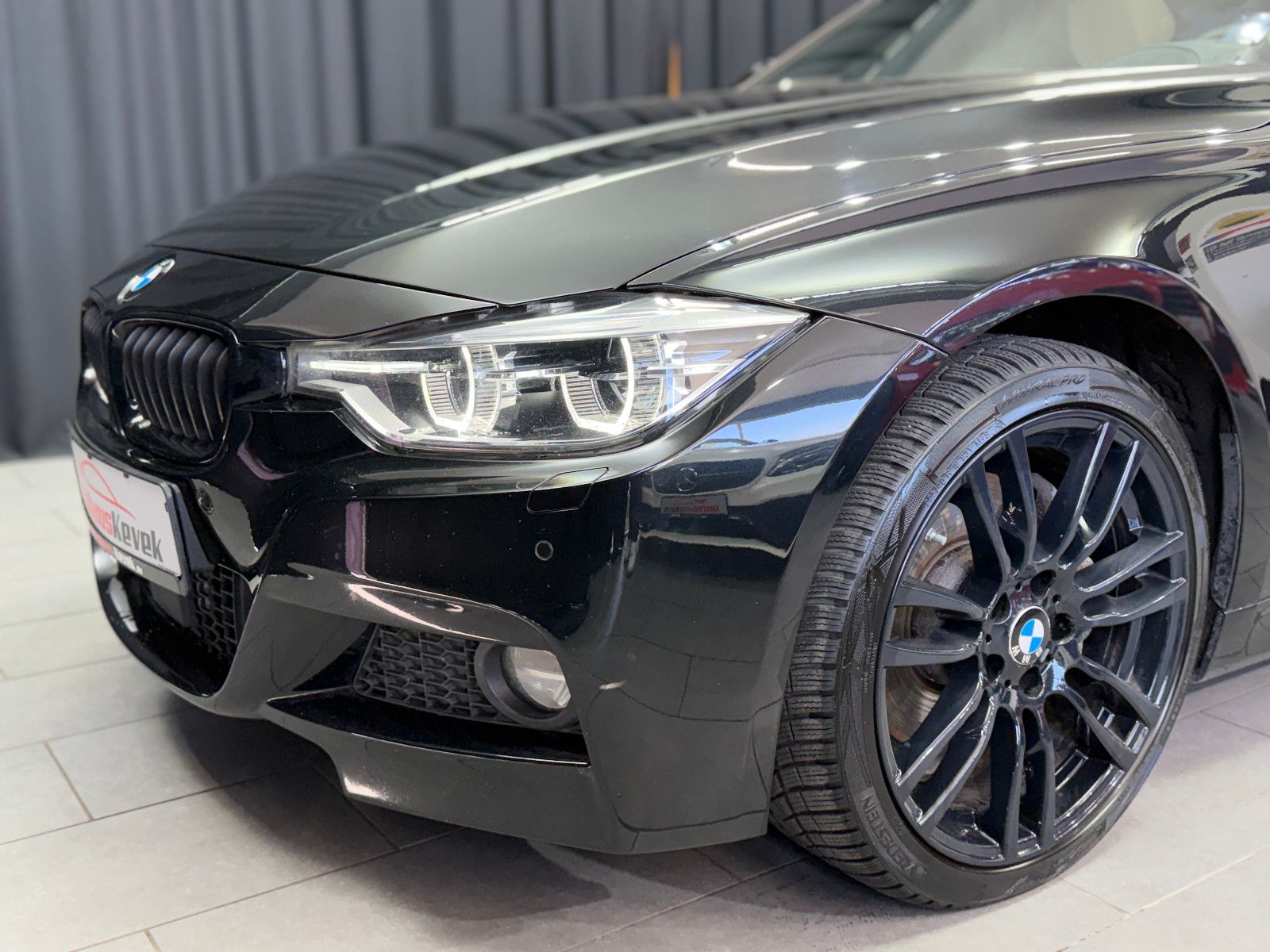 Fahrzeugabbildung BMW 335d xDrive Limo M Sport|H&K|PANO|HuD|VOLL