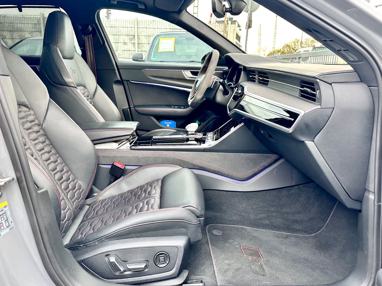 Fahrzeugabbildung Audi RS6 AVANT QUATTRO*PANO+VOLL+AHK*