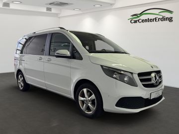 Mercedes V 220 - 2