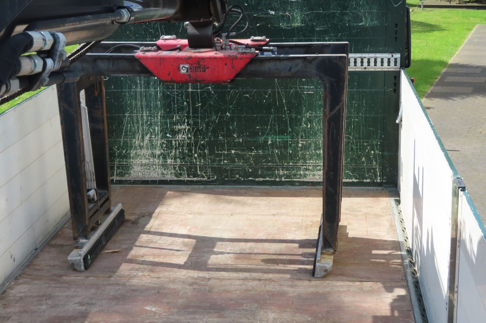 Fahrzeugabbildung MAN TGX 26.500 6x2 - Baustoff - Kran HIAB