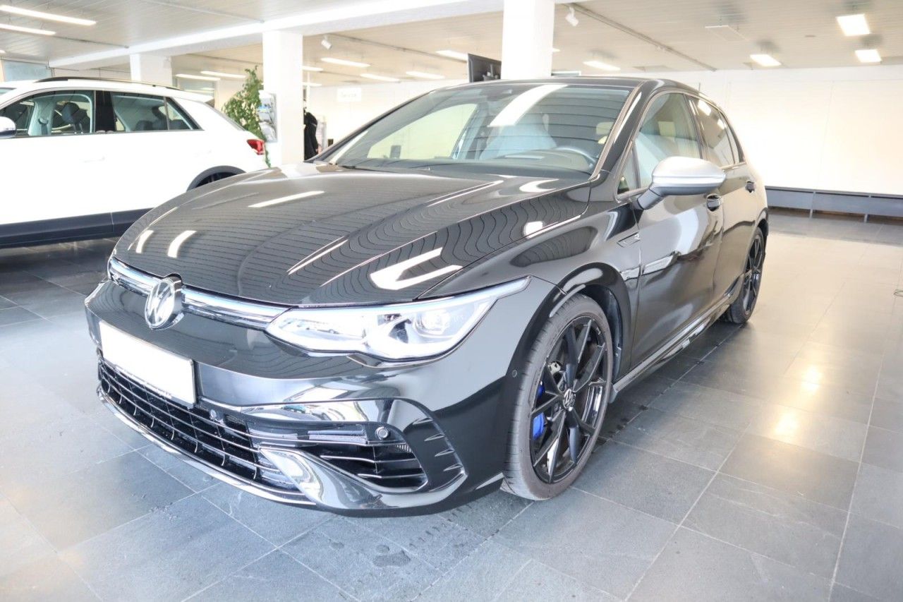 Volkswagen Golf VIII R 2,0 TSI DSG 4Motion LED DCC RearVie foto 4