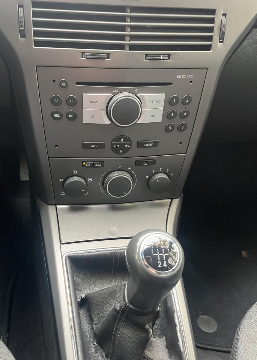 Opel Astra 2006 — photo 12