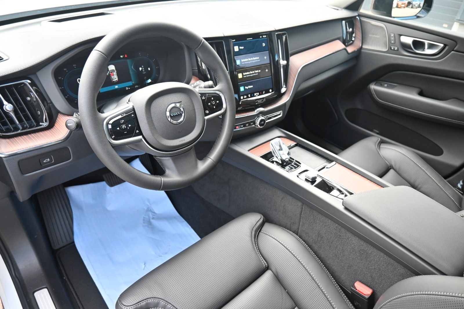 Fahrzeugabbildung Volvo XC60 B4 D AWD Ultimate Dark*STDHZG*LUFT*360°*ACC