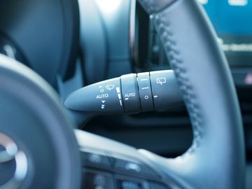 Bild 13 Toyota Yaris Hybrid Style,PDC v+h,Kamera, LED