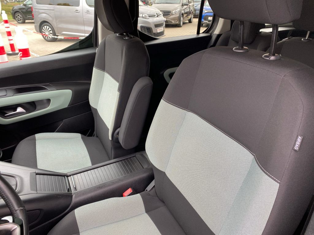 Fahrzeugabbildung Citroën Berlingo XL Benzin 110 FEEL *7-Sitzer*AZV*SHZ*