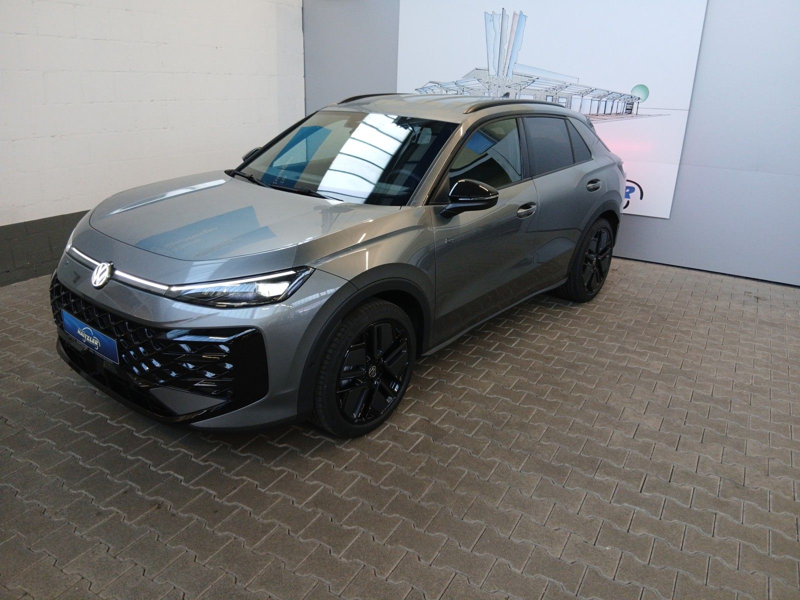 Fahrzeugabbildung Volkswagen T-Roc  R-Line 1.5 eTSI DSG + AHK+ LED+Matrix+ACC