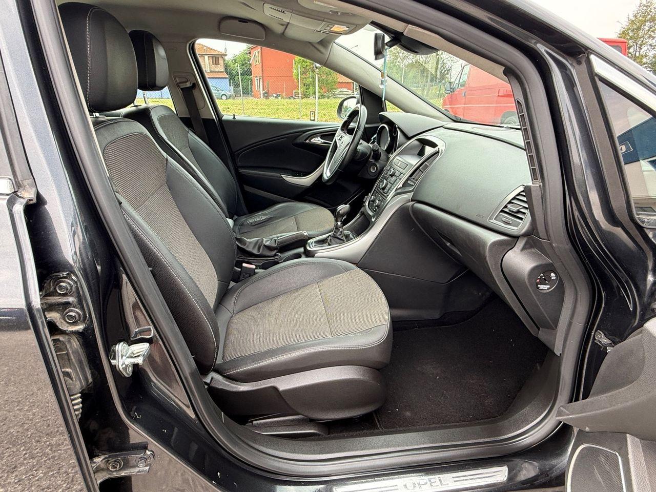 Opel Astra 2013 — photo 12