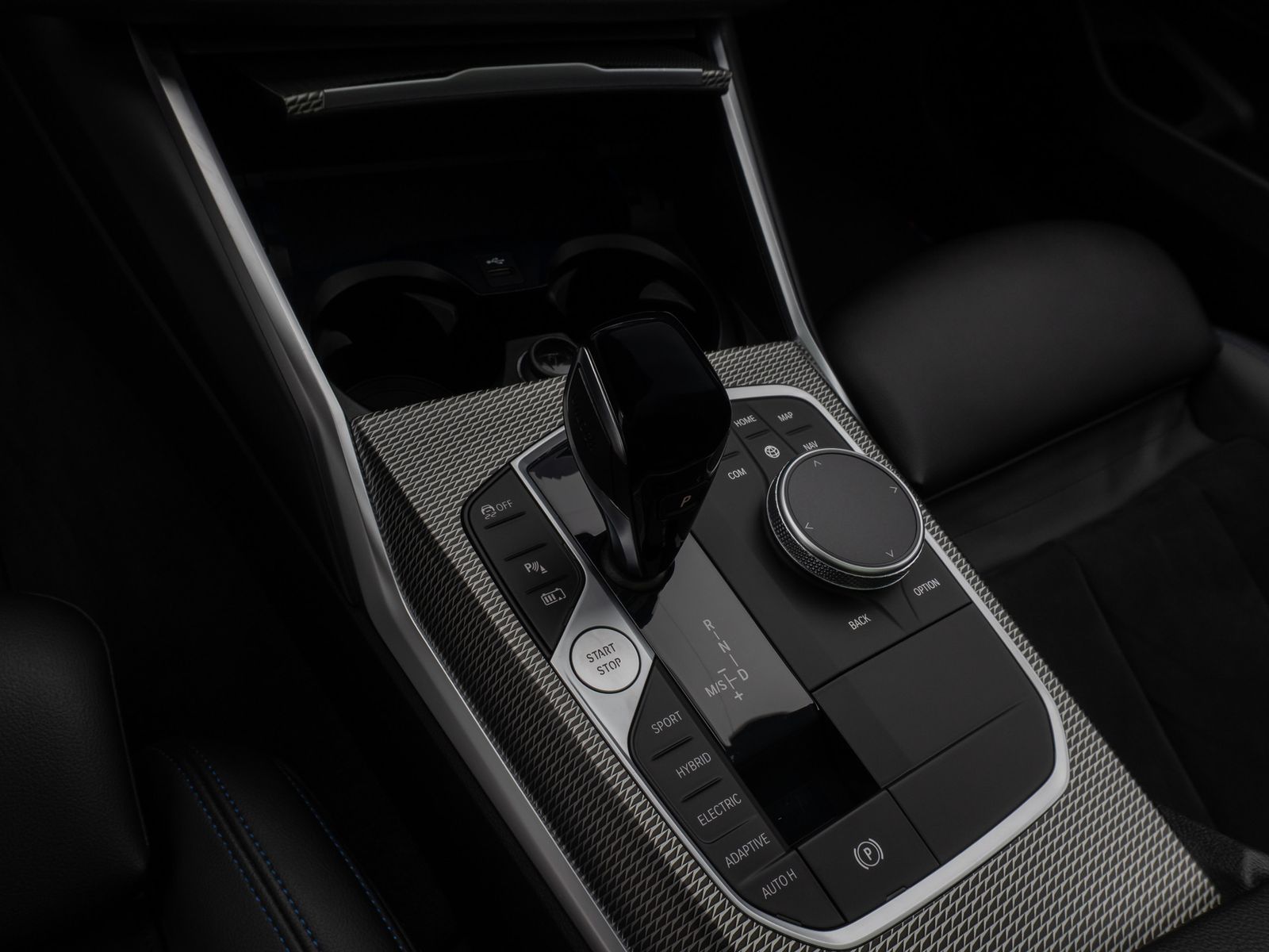 Fahrzeugabbildung BMW 330e  M Sport Panorama Laser Kamera HUD HiFi