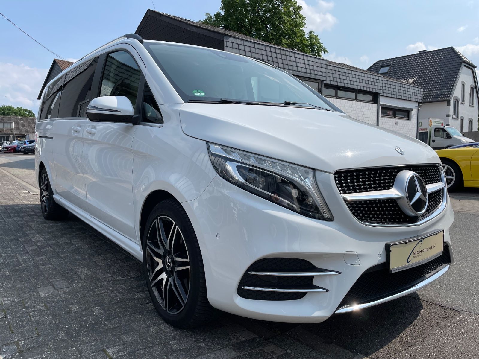 Fahrzeugabbildung Mercedes-Benz V 300 d Lang Avantgarde AMG-Line |Burmester|360°