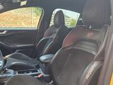Ford Focus 2,3 EcoBoost ST   - Ford Focus: Orange