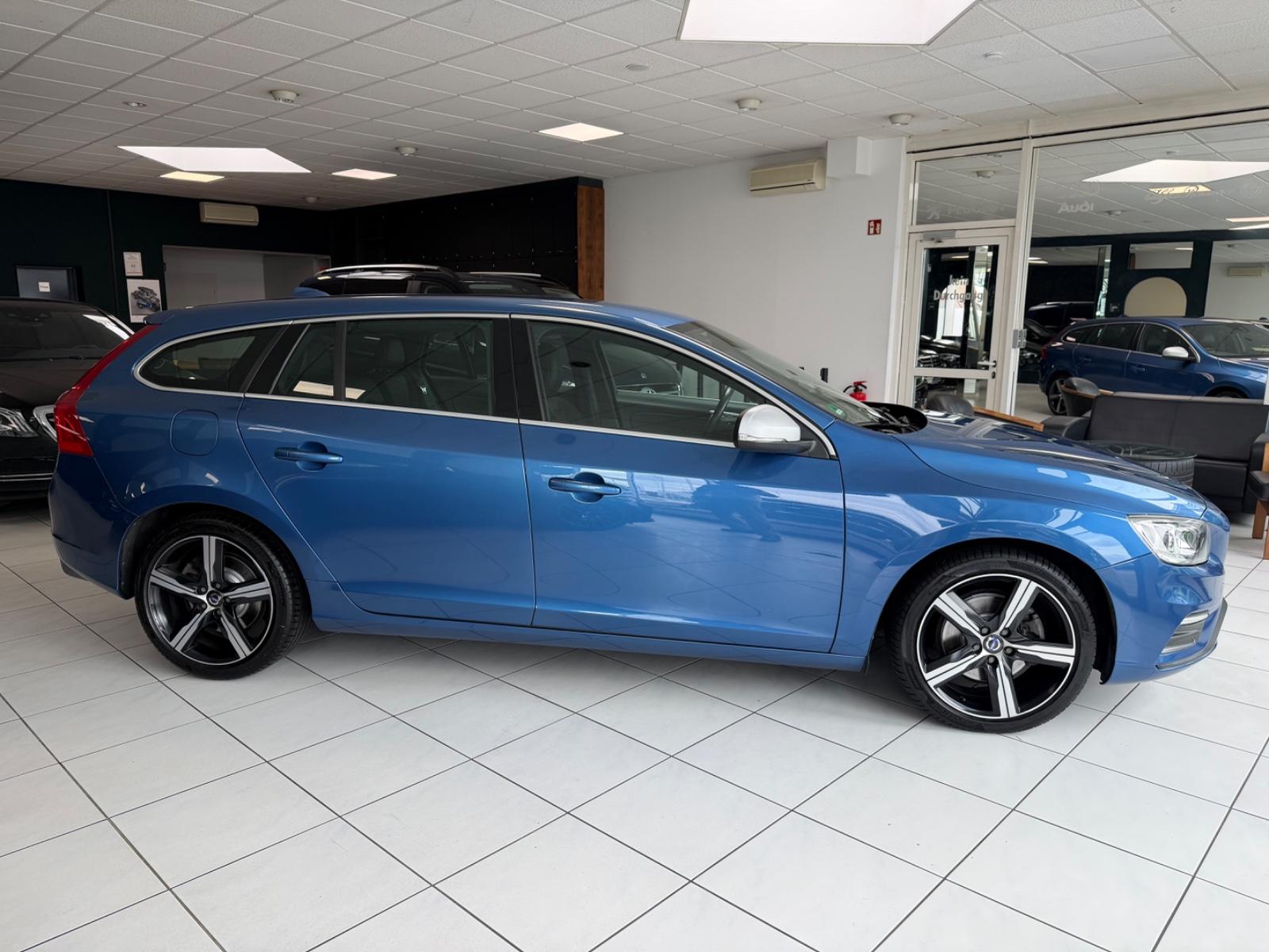 Volvo V60 D4 R Design Automatik NAVI SHZ PDC 18 ZOLL