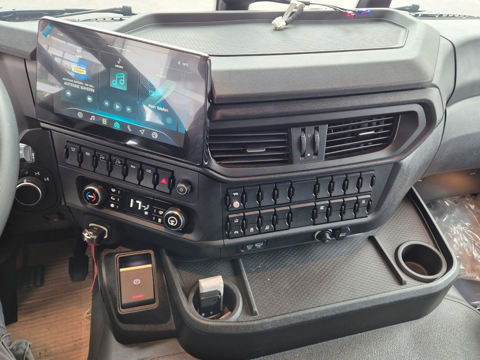 Fahrzeugabbildung Iveco AT300X54Z HR OFF Bordmatik AHK Intarder