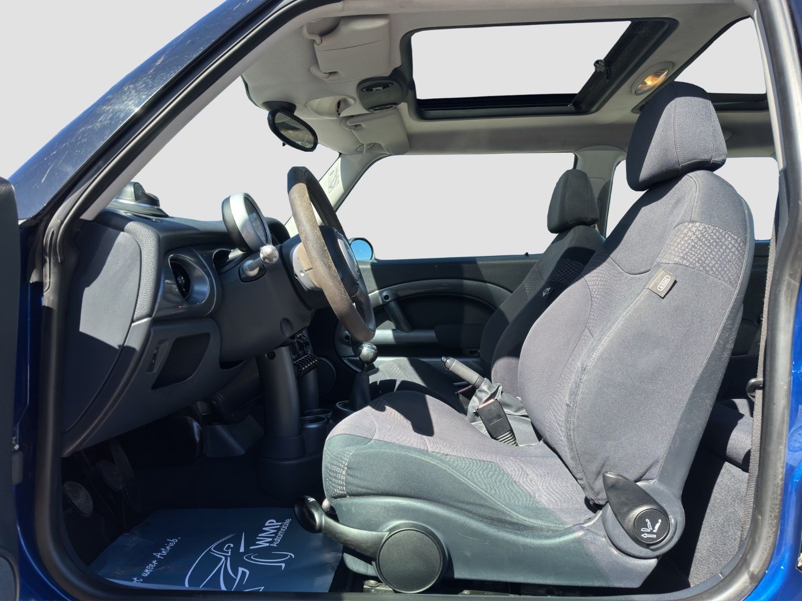 Fahrzeugabbildung MINI ONE /Panoramadach/Klima/SHZ/TÜV07.2027