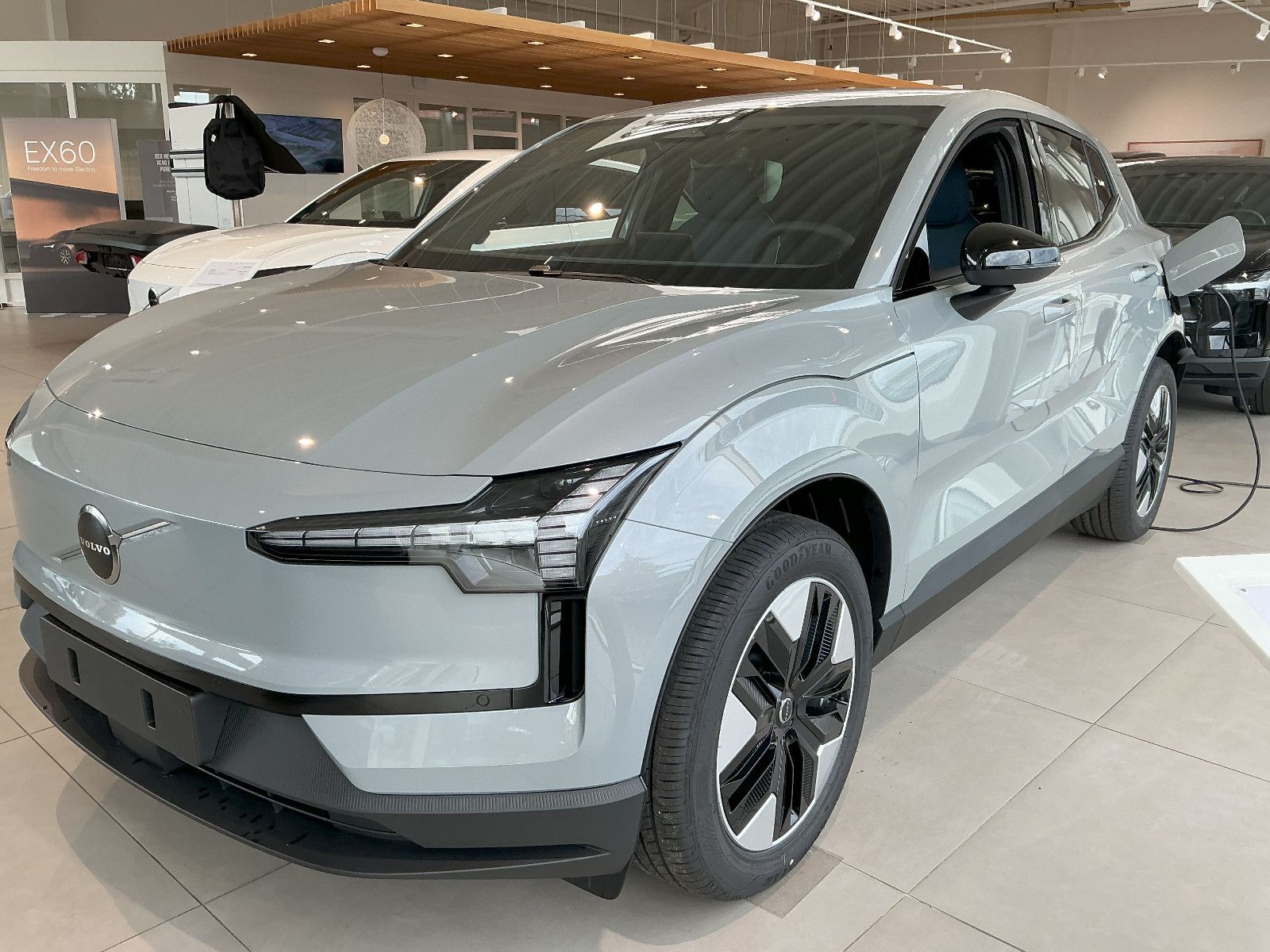 Volvo EX30 Plus 2WD Pure Electric imagem 3