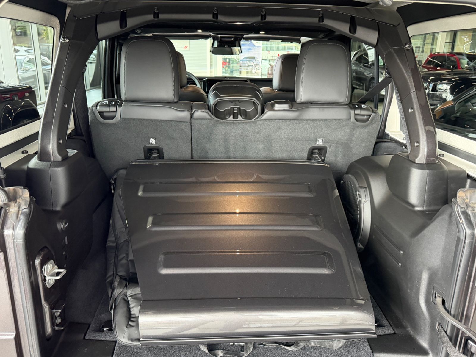 Fahrzeugabbildung Jeep 2.0 Wrangler Unlimited Sahara Leder Top