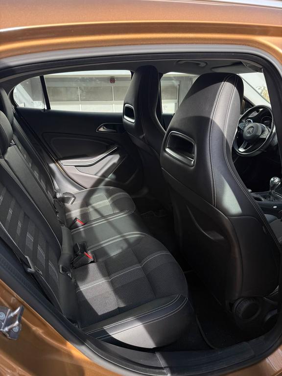 Mercedes-Benz GLA 180