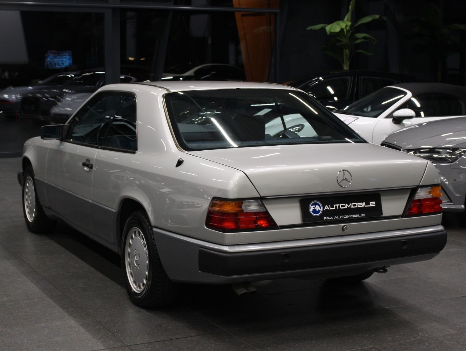 Fahrzeugabbildung Mercedes-Benz 300 CE Coupe Dt.Fzg.+19Tkm+Original Zustand
