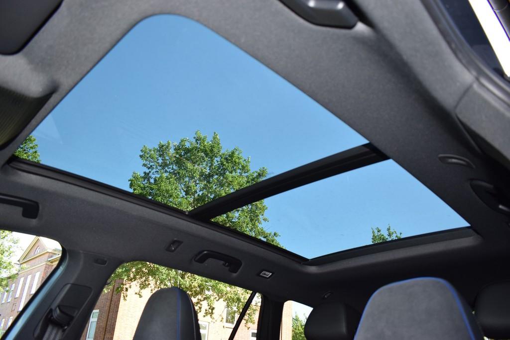 Volkswagen Passat Variant TDI 2.0 4M/DSG *R-Line*Matrix*AHK