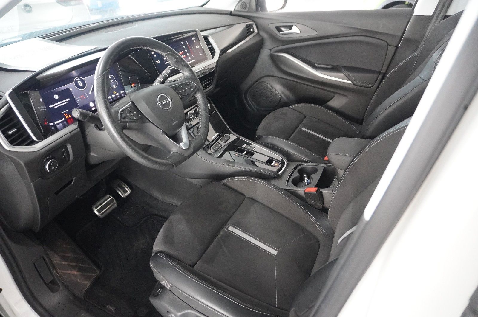 Fahrzeugabbildung Opel Grandland (X) 1.6T GSe HYBRID 4X4 NAVI/LED/SPORT