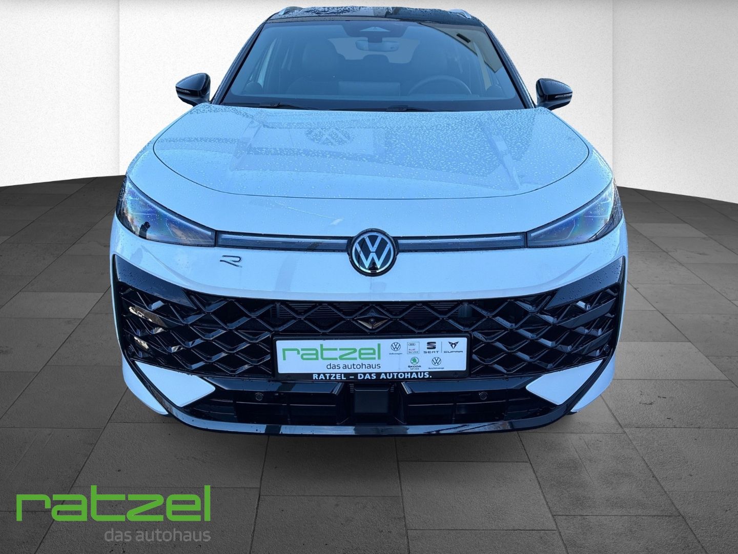 Fahrzeugabbildung Volkswagen T-Roc R-LINE 1.5 eTSI 8-fach+5J.Garantie+AHK+Nav