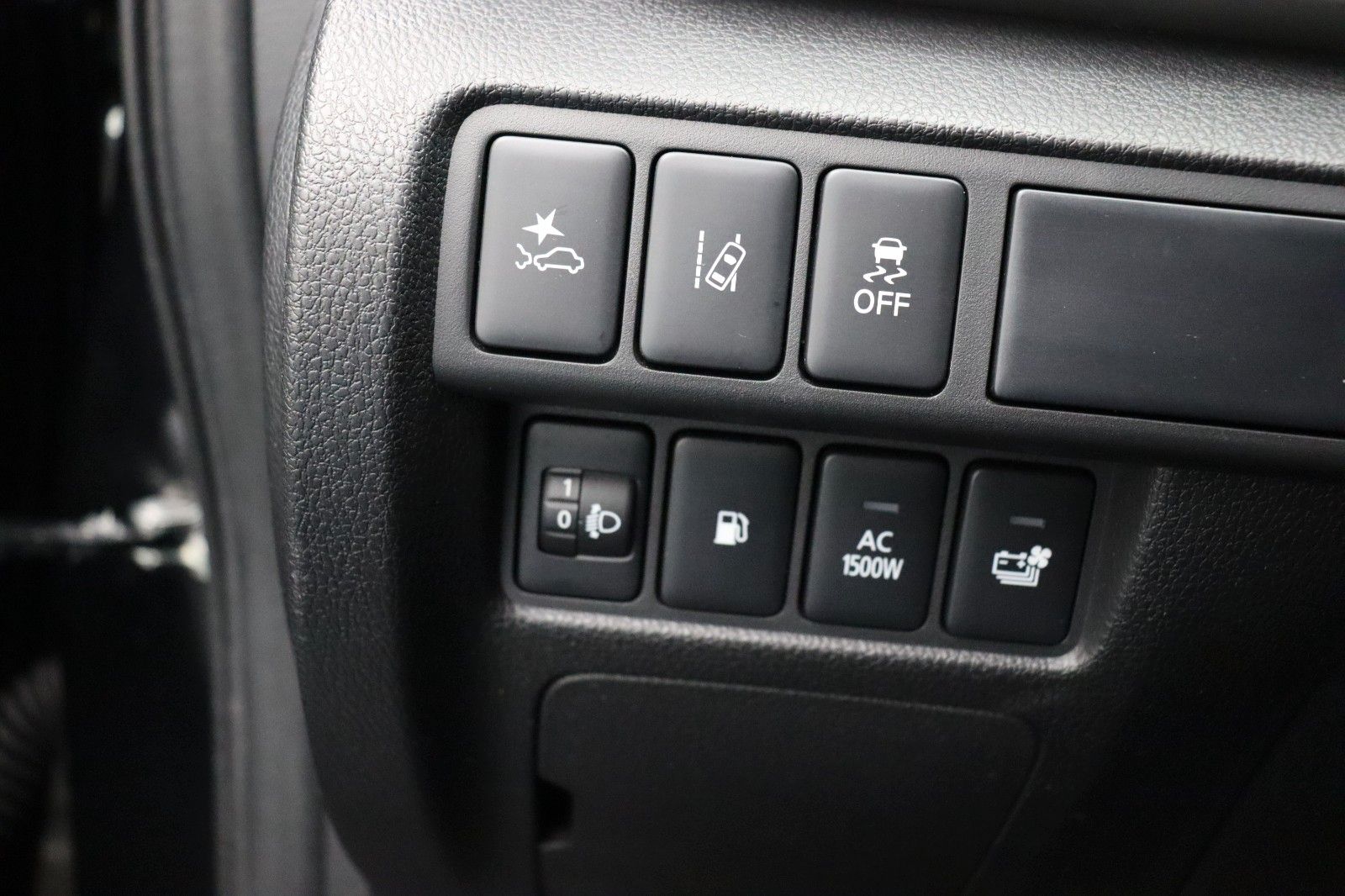 Fahrzeugabbildung Mitsubishi Eclipse Cross 2.4 Plus Select Black Hybrid 4WD