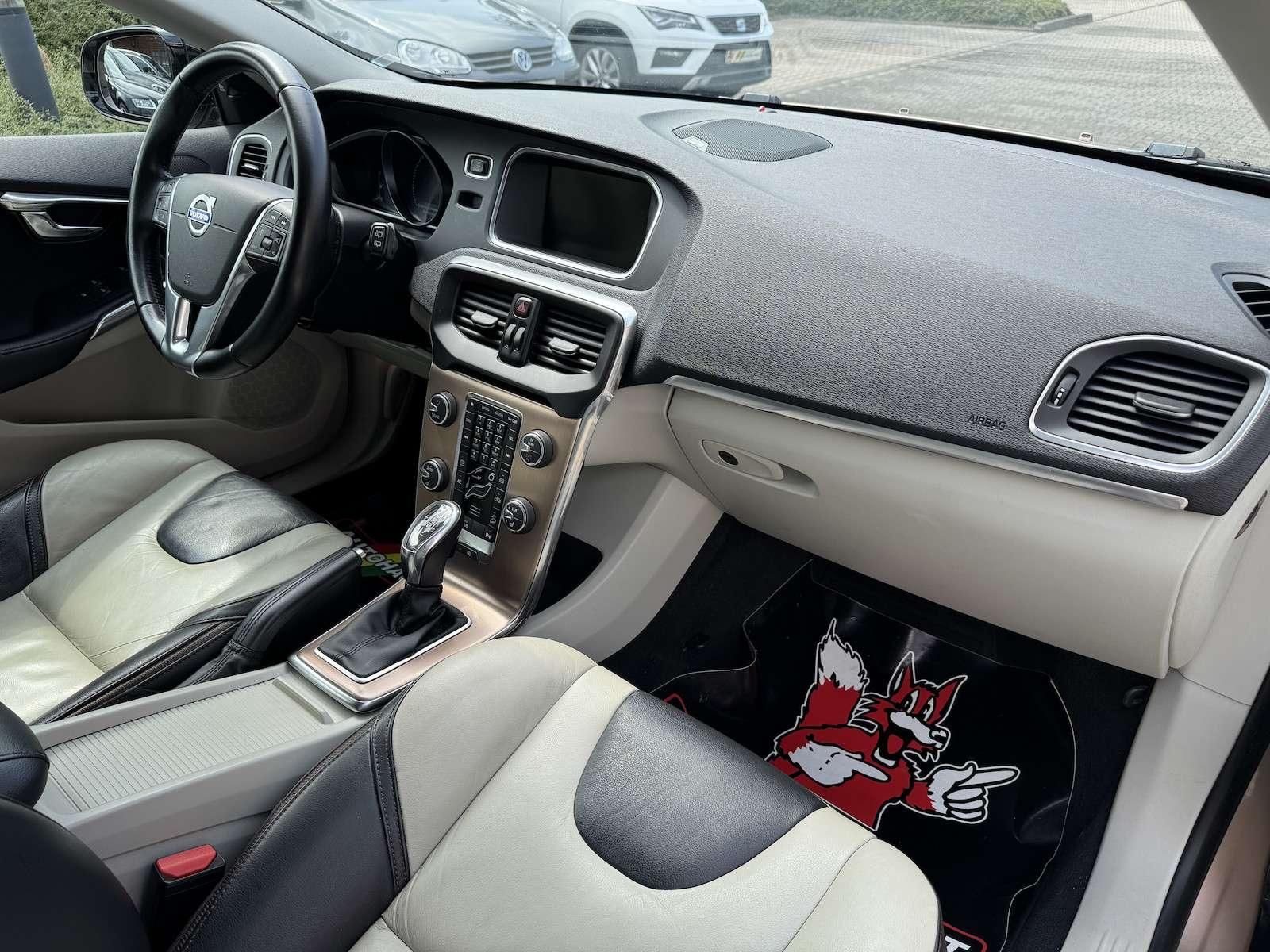 Fahrzeugabbildung Volvo V40 Cross Country T5 AWD/Navi/Xenon/StandHz 1...