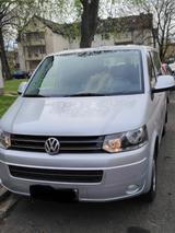Toyota Volkswagen Caravelle T5  - Toyota Yaris: Van