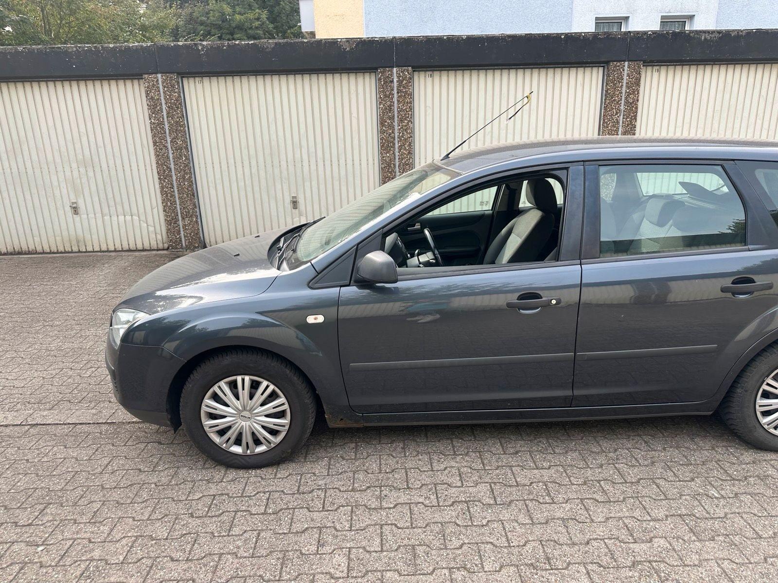 Ford Focus 2005 — салон