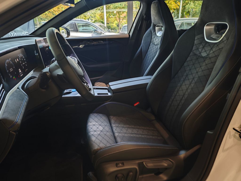 VW Passat R-Line Black Style DSG #AHK #DCC #Head-UP VW Passat R-Line Black Style DSG #AHK #DCC #Head-UP