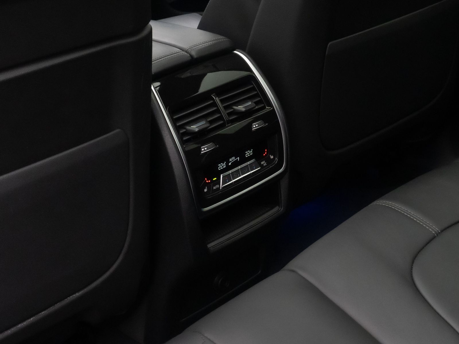 Fahrzeugabbildung BMW X5 xD40d M Sport Panorama DAB Laser 360°HUD 21Zl