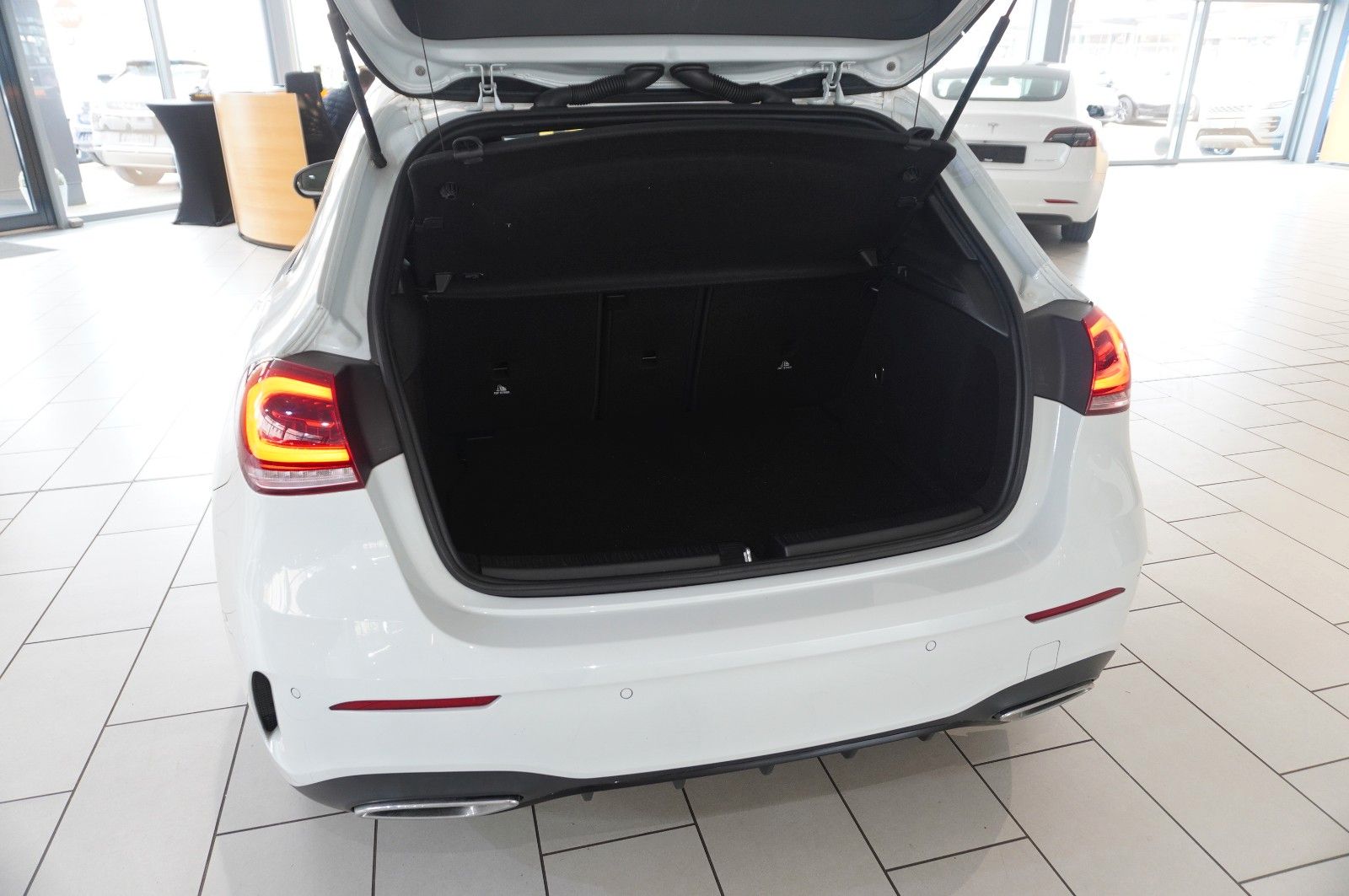 Fahrzeugabbildung Mercedes-Benz A 180 AMG LINE 7G-DCT NAVI/LED/VIRT./KAMERA/DAB+