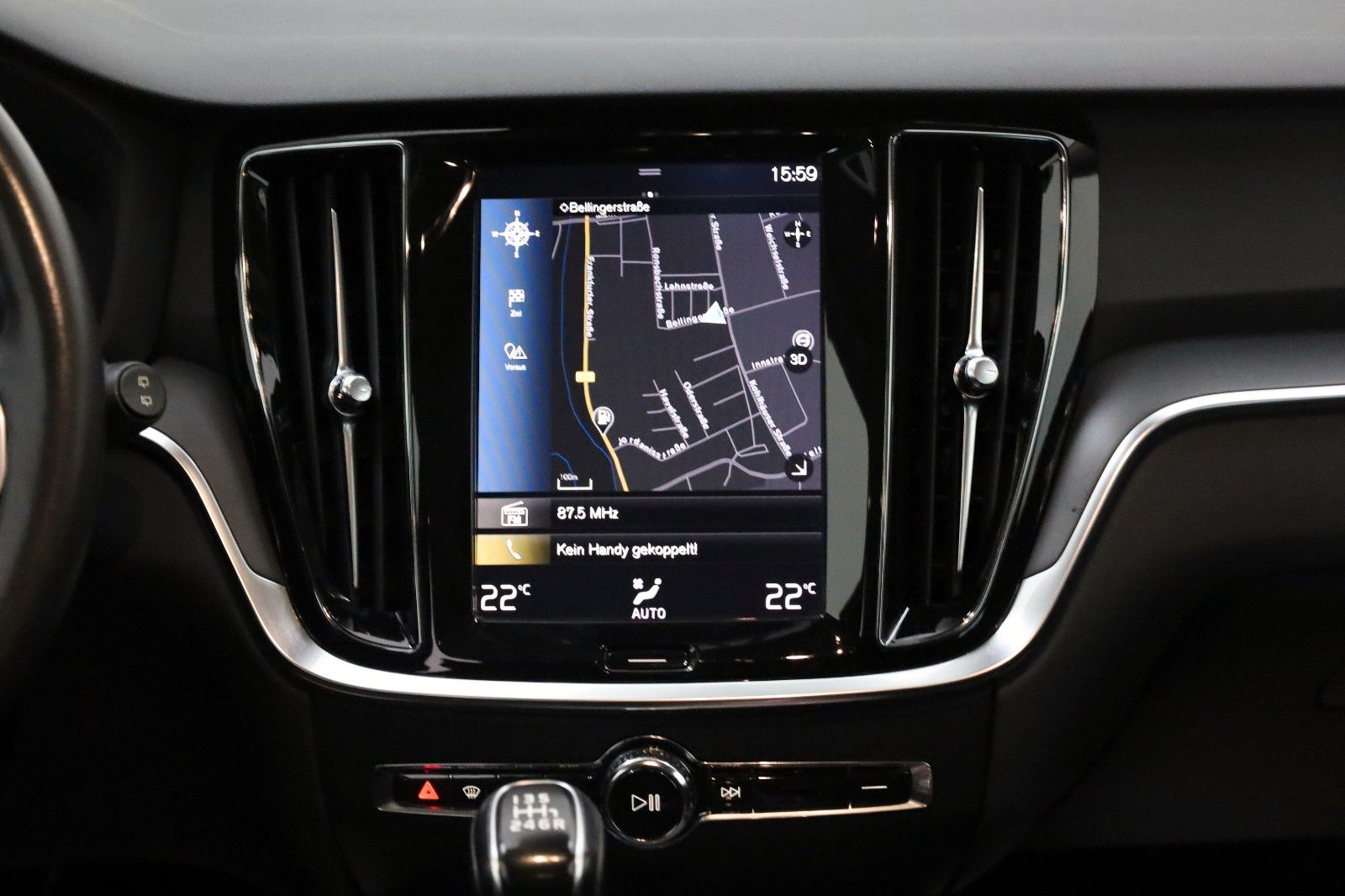 Fahrzeugabbildung Volvo V60 D3, Navi,LED,PDC v.h.,Carplay,ACC