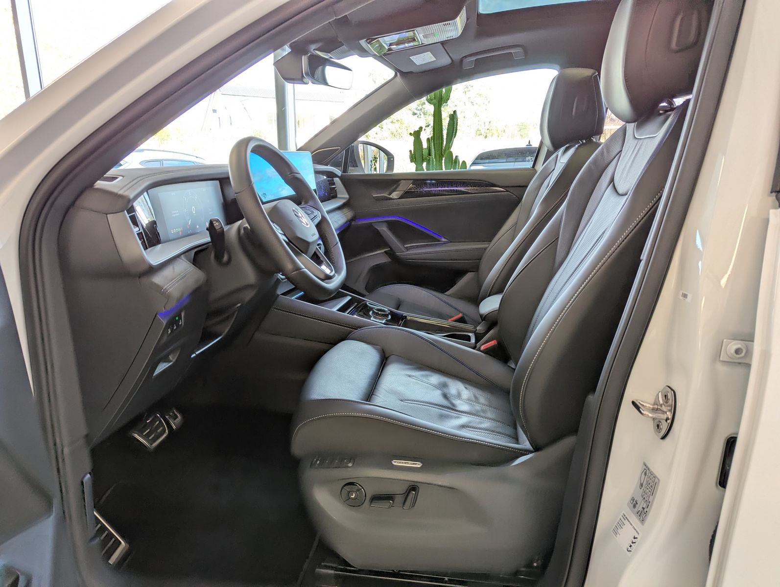 VW Tayron 2.0 R-Line Leder Launch Pano Black AHK 20 - Image 12