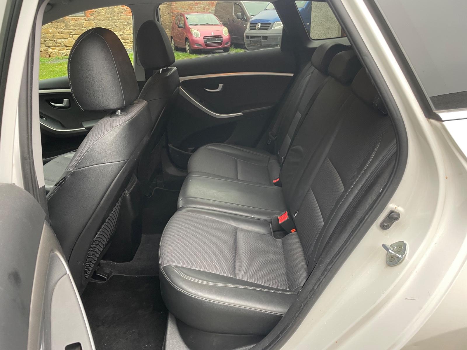 Hyundai i30 2015 — photo 14