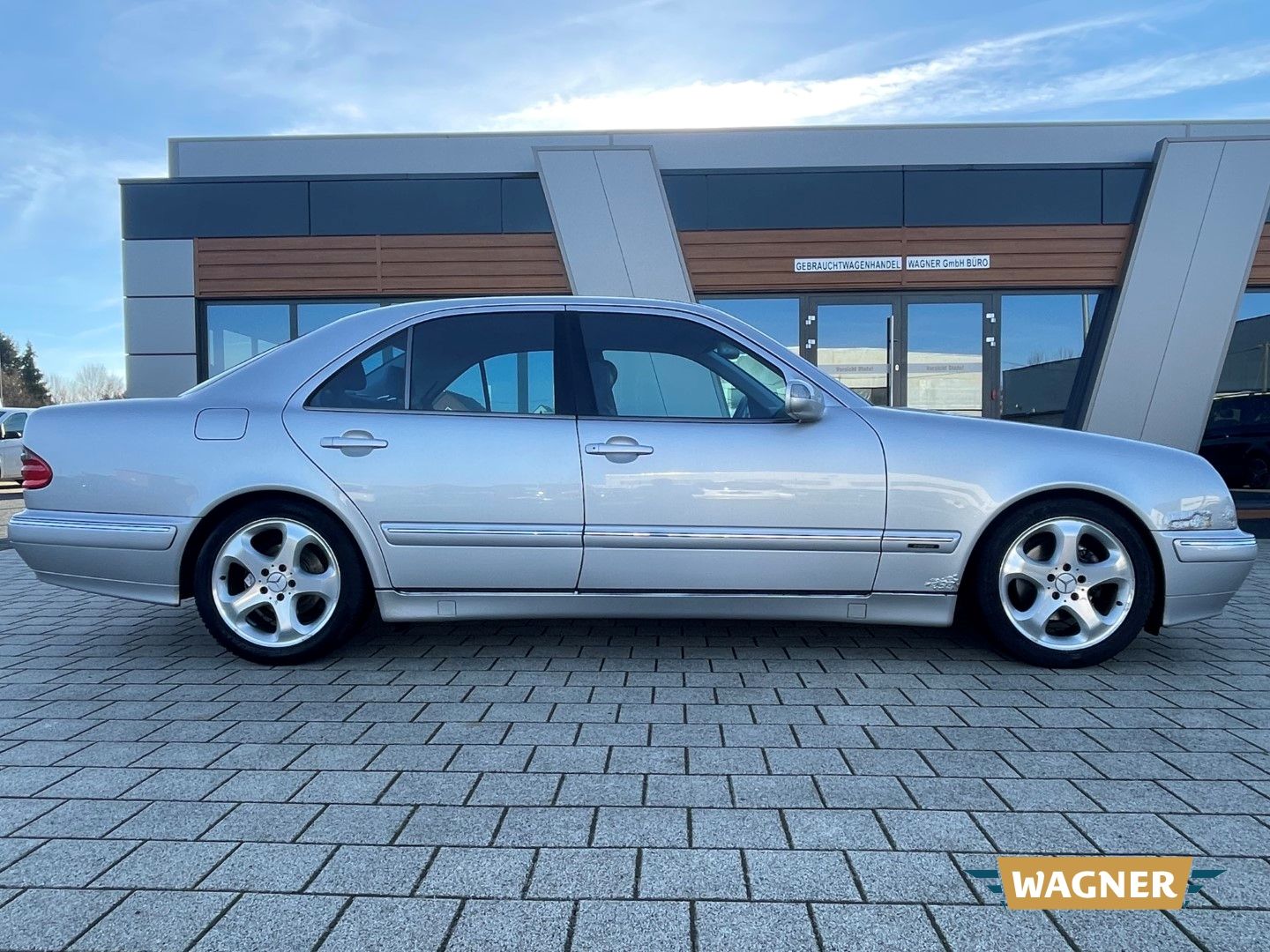 Fahrzeugabbildung Mercedes-Benz E 200 Kompressor AVANTGARDE Automatik