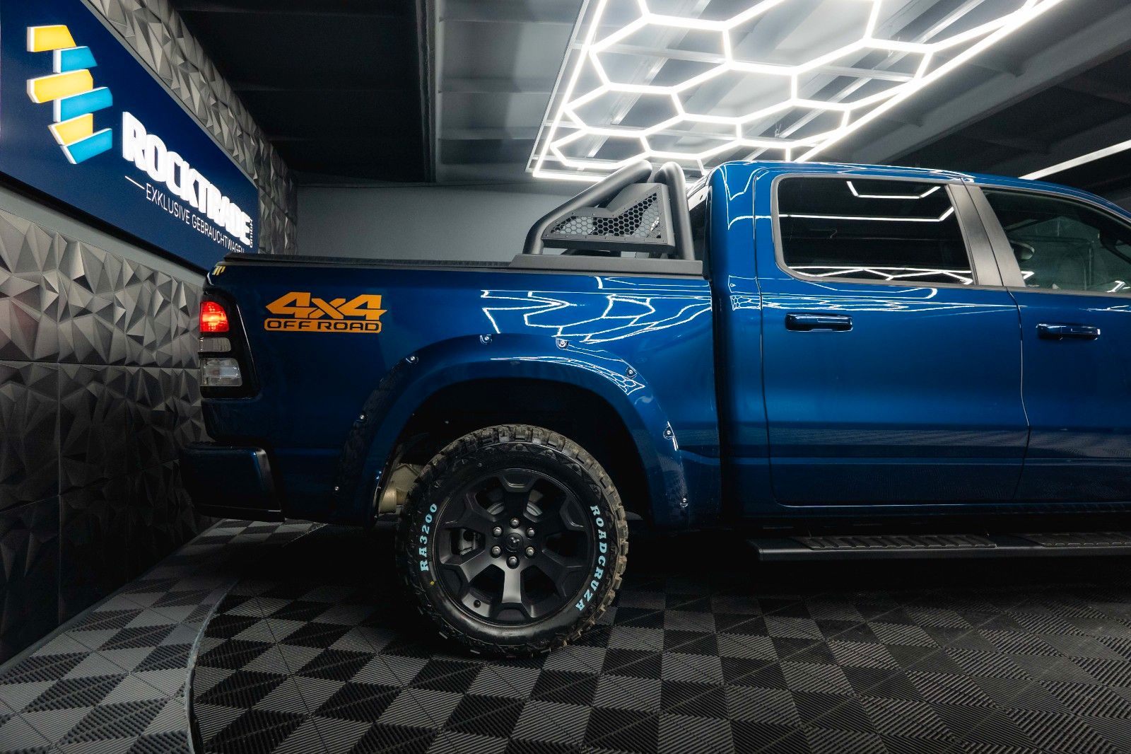 Fahrzeugabbildung Dodge RAM 5.7 V8 HEMI 4x4 OFFROAD Night-Paket *LED*19%