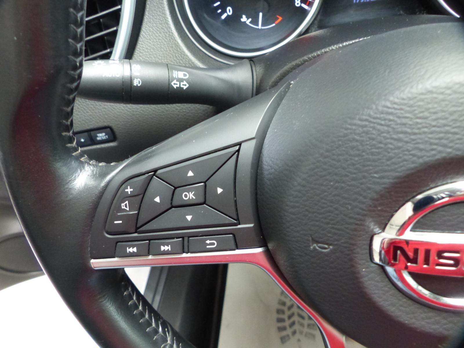Nissan Qashqai N-Motion Panod+Navi+360°+PDC+Winterpaket